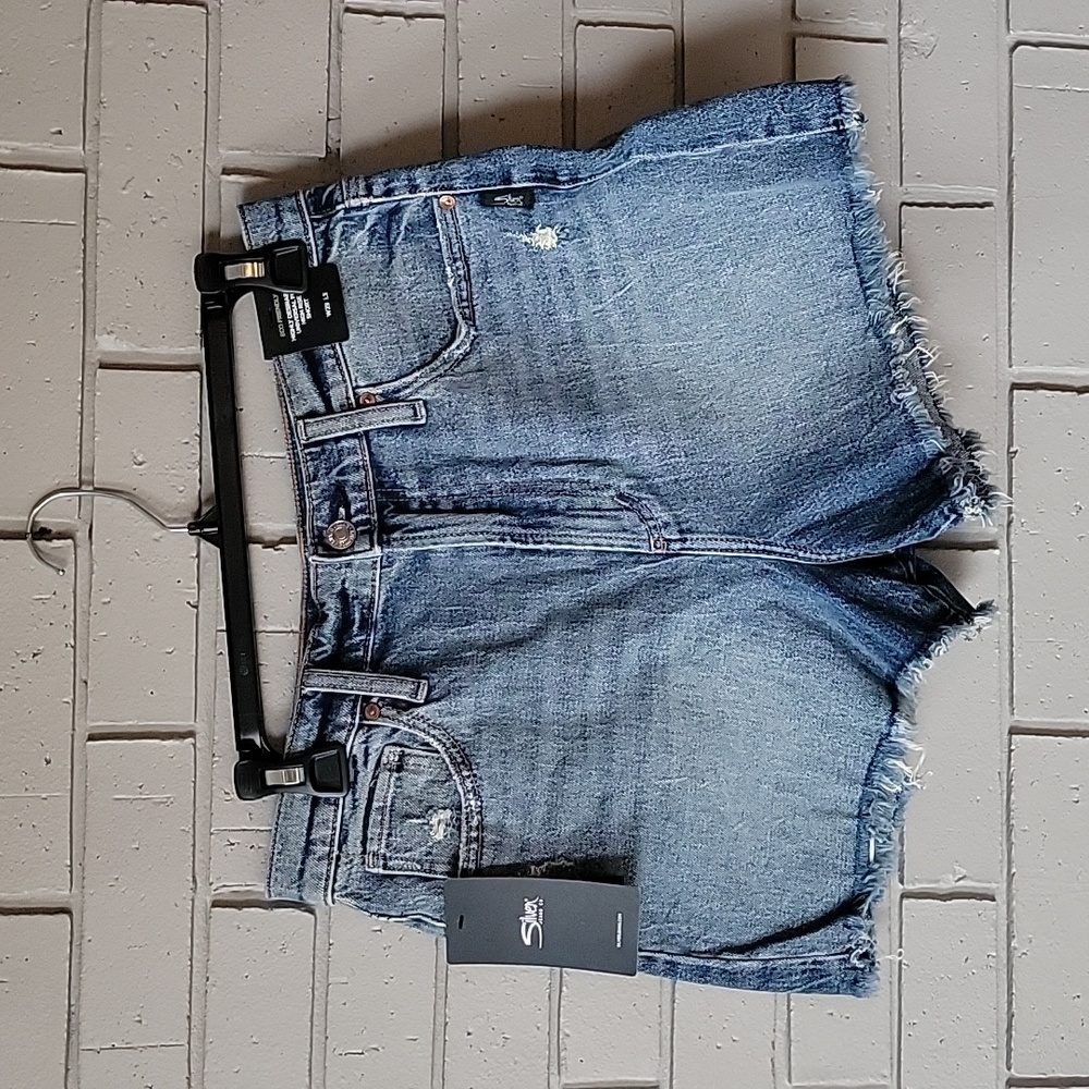 NWT Silver Jeans Highly Desirable Short